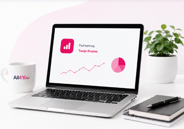 Laptop z wykresem finansowym, kubek All4You, roślina i notes